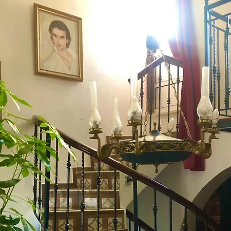 Cozy House Sleeps 2 With Pet Friendly Option