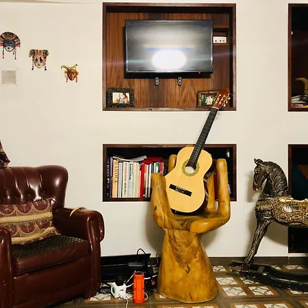 Cozy House Sleeps 2 With Pet Friendly Option 度假居